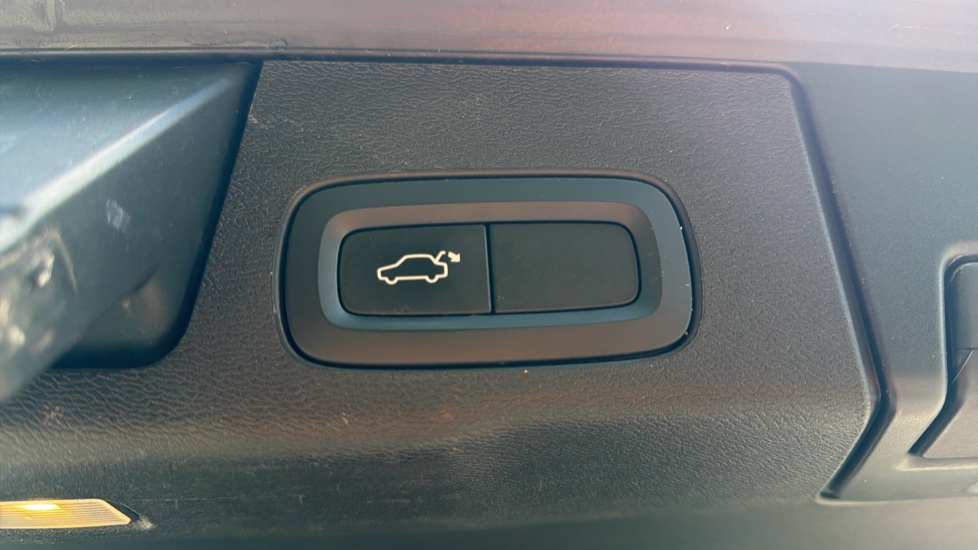 Volvo XC60 2.0 D4 Inscription 5dr AWD Geartronic Diesel Estate - Image 35