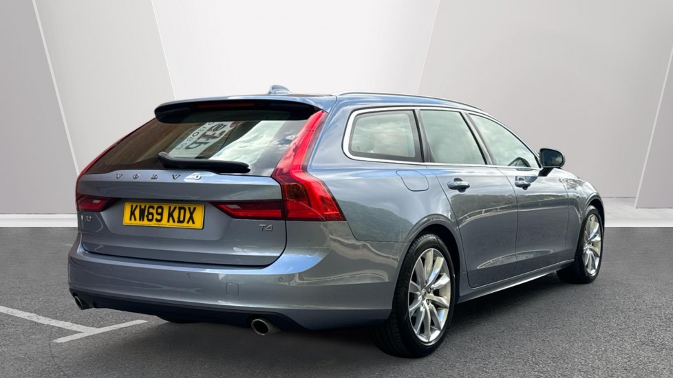 Volvo V90 2.0 T4 Momentum Plus 5dr Geartronic Petrol Estate - Image 2