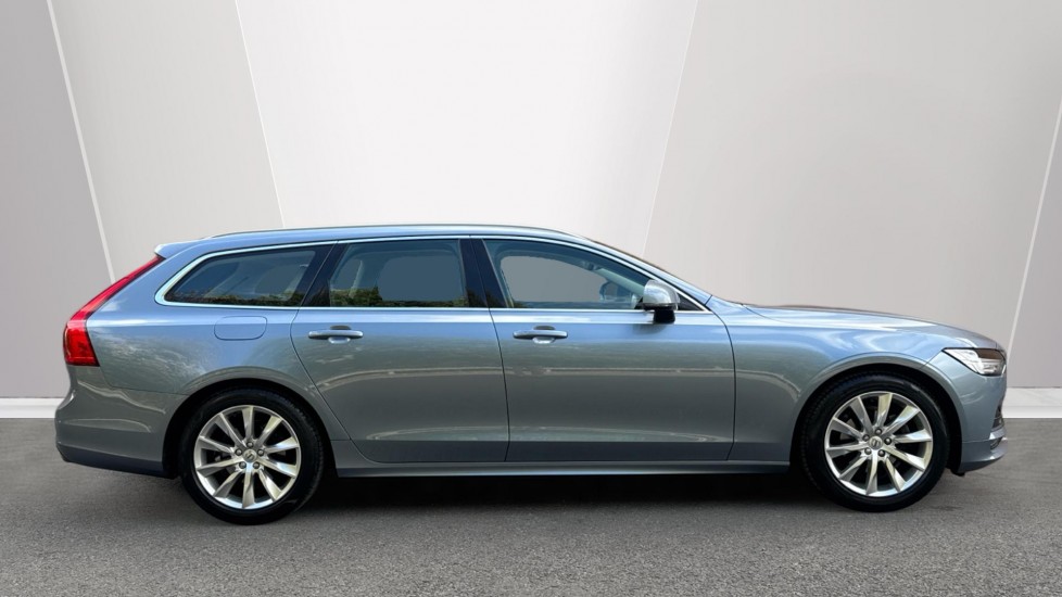Volvo V90 2.0 T4 Momentum Plus 5dr Geartronic Petrol Estate - Image 3
