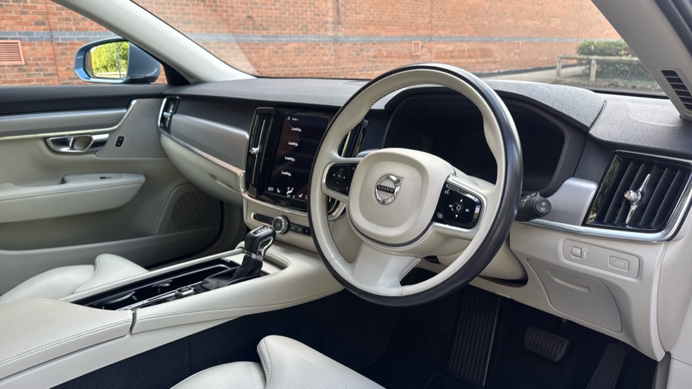 Volvo V90 2.0 T4 Momentum Plus 5dr Geartronic Petrol Estate - Image 4
