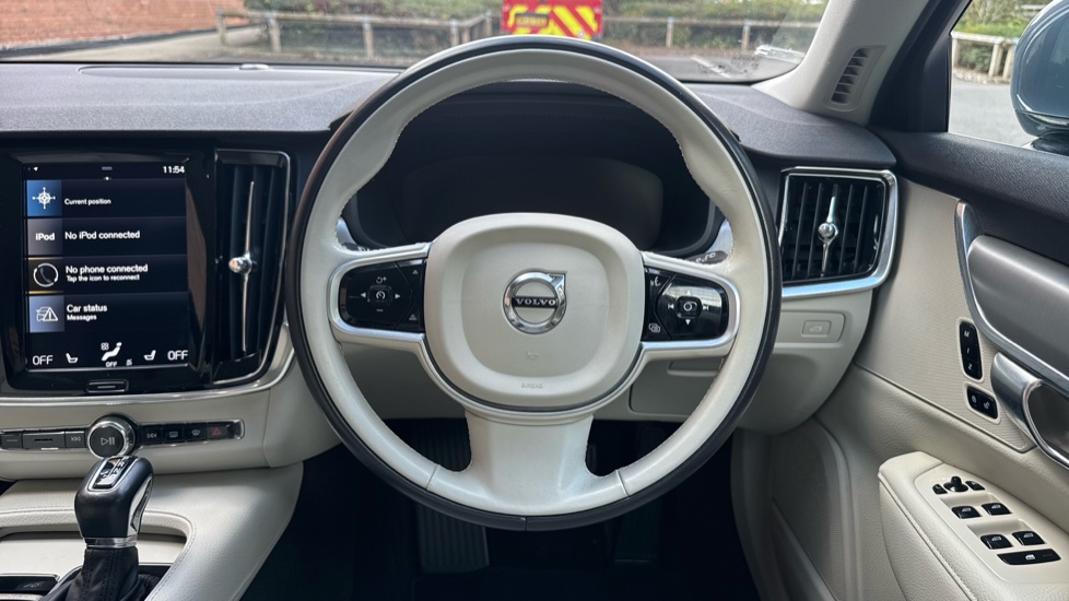 Volvo V90 2.0 T4 Momentum Plus 5dr Geartronic Petrol Estate - Image 10