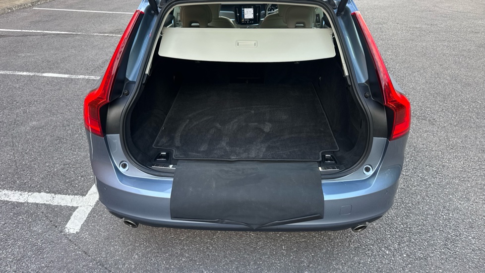Volvo V90 2.0 T4 Momentum Plus 5dr Geartronic Petrol Estate - Image 15