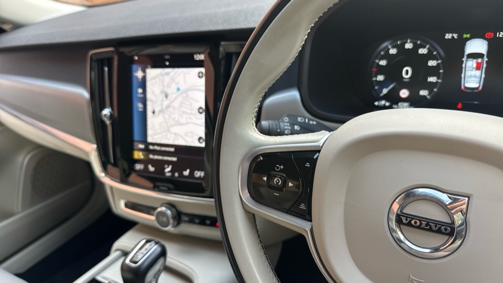 Volvo V90 2.0 T4 Momentum Plus 5dr Geartronic Petrol Estate - Image 31
