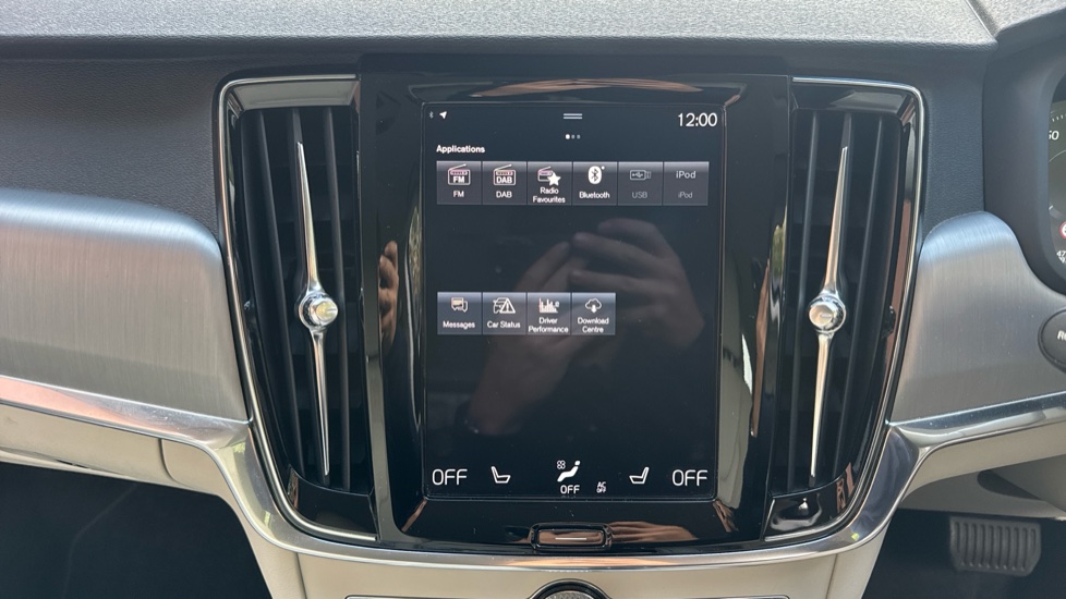 Volvo V90 2.0 T4 Momentum Plus 5dr Geartronic Petrol Estate - Image 34