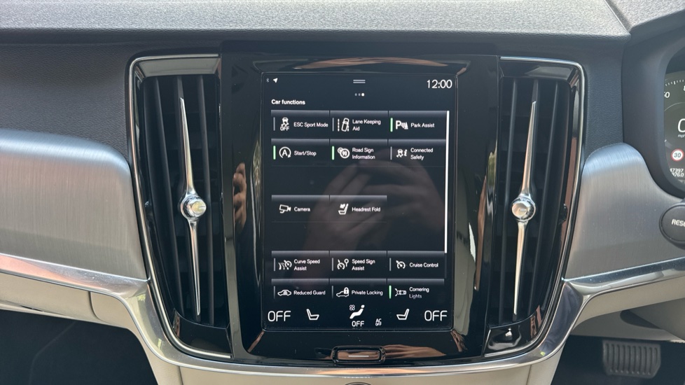 Volvo V90 2.0 T4 Momentum Plus 5dr Geartronic Petrol Estate - Image 35