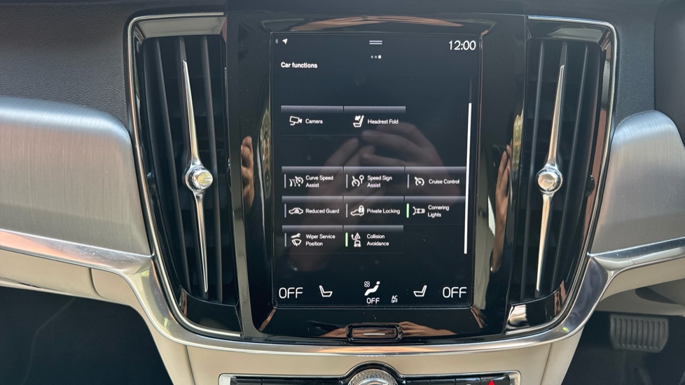 Volvo V90 2.0 T4 Momentum Plus 5dr Geartronic Petrol Estate - Image 36