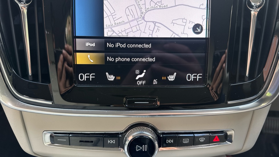 Volvo V90 2.0 T4 Momentum Plus 5dr Geartronic Petrol Estate - Image 39