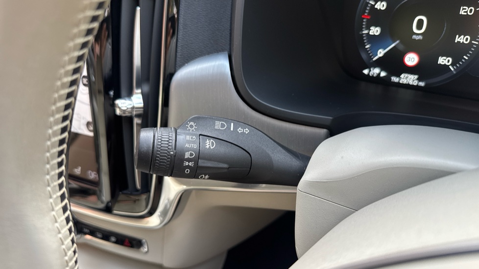 Volvo V90 2.0 T4 Momentum Plus 5dr Geartronic Petrol Estate - Image 46