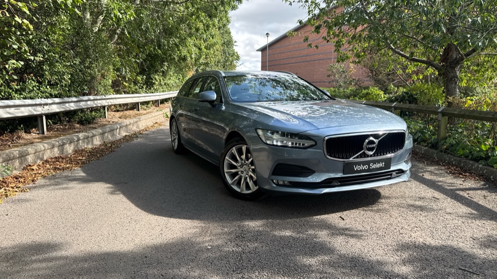 Volvo V90 2.0 T4 Momentum Plus 5dr Geartronic Petrol Estate - Image 47