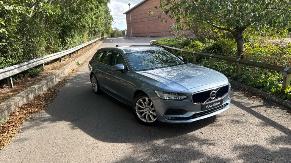 Volvo V90 2.0 T4 Momentum Plus 5dr Geartronic Petrol Estate - Image 48