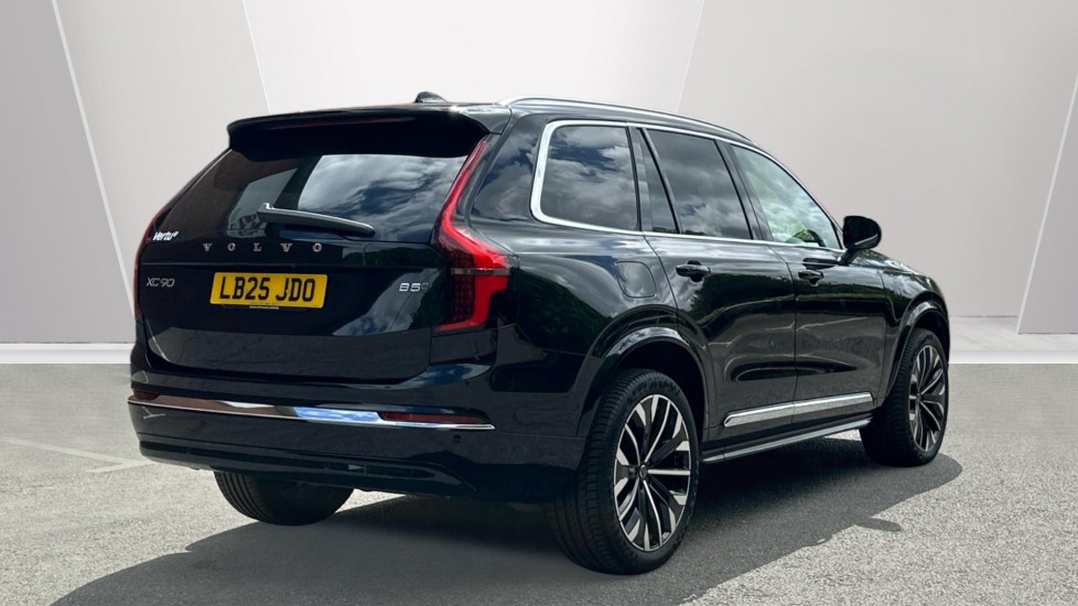 Volvo XC90 2.0 B5P Ultra Dark 5dr AWD Geartronic Petrol Estate - Image 2