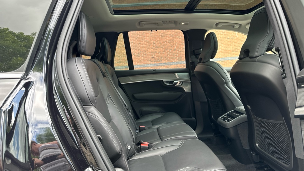 Volvo XC90 2.0 B5P Ultra Dark 5dr AWD Geartronic Petrol Estate - Image 6