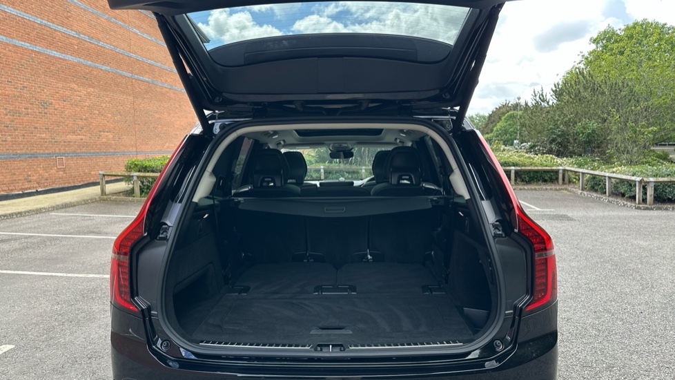 Volvo XC90 2.0 B5P Ultra Dark 5dr AWD Geartronic Petrol Estate - Image 13