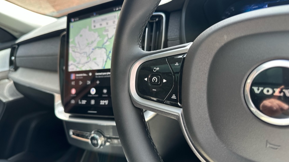 Volvo XC90 2.0 B5P Ultra Dark 5dr AWD Geartronic Petrol Estate - Image 20