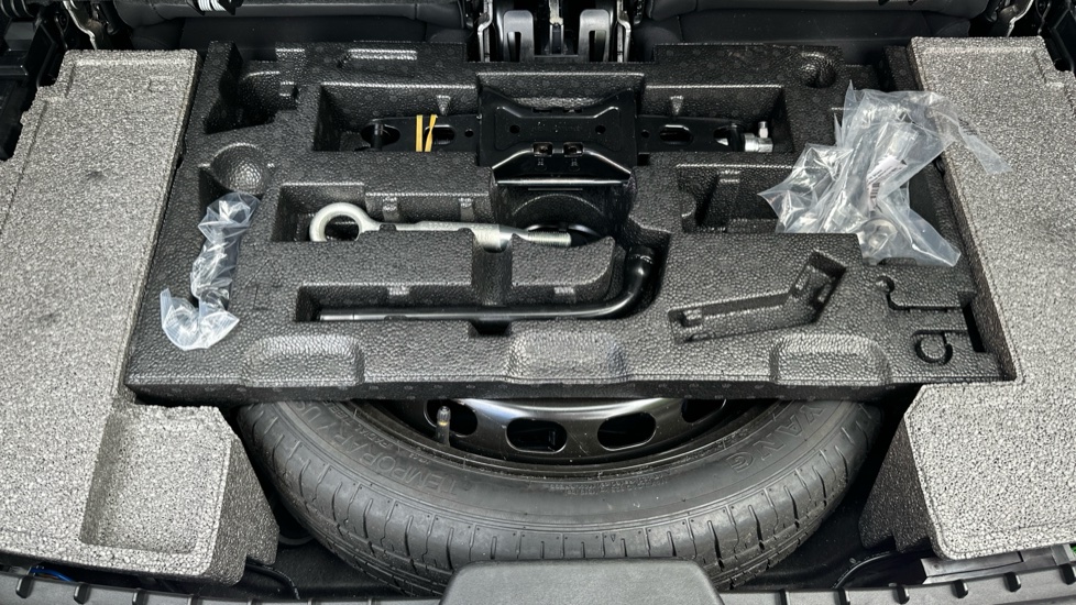Volvo XC90 2.0 B5P Ultra Dark 5dr AWD Geartronic Petrol Estate - Image 38