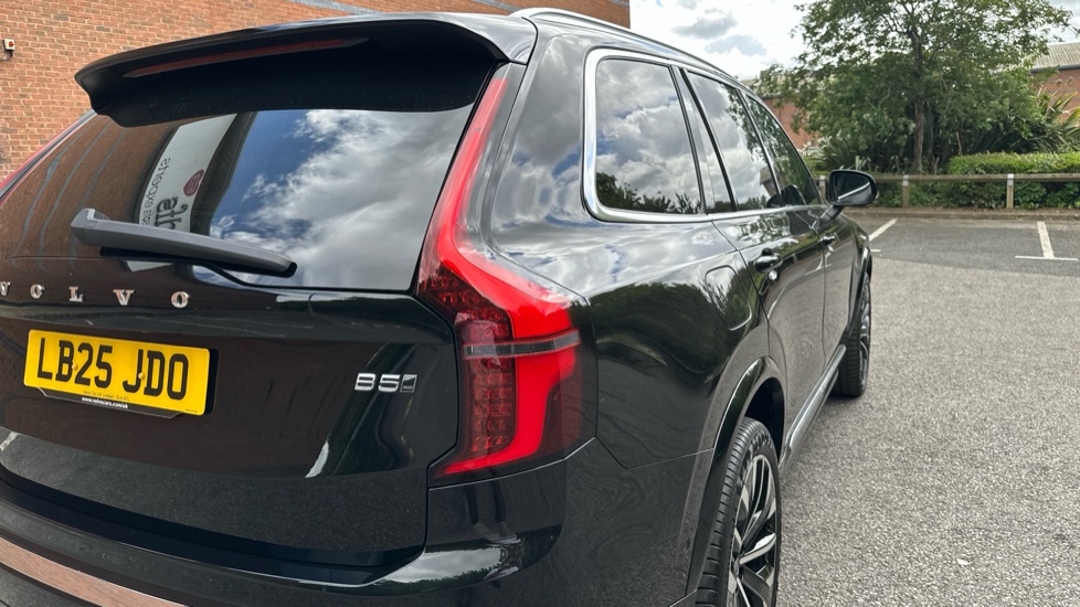 Volvo XC90 2.0 B5P Ultra Dark 5dr AWD Geartronic Petrol Estate - Image 39