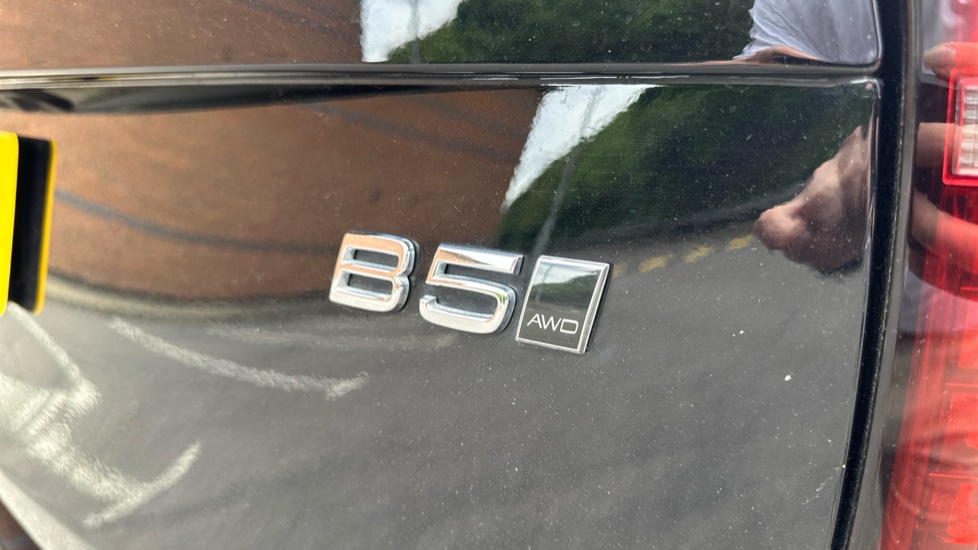Volvo XC90 2.0 B5P Ultra Dark 5dr AWD Geartronic Petrol Estate - Image 40