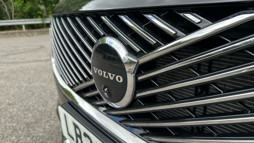 Volvo XC90 2.0 B5P Ultra Dark 5dr AWD Geartronic Petrol Estate - Image 43