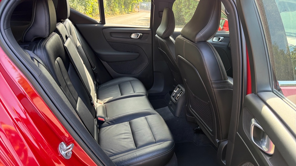 Volvo XC40 1.5 T5 Recharge PHEV Inscription Pro 5dr Auto Estate - Image 6