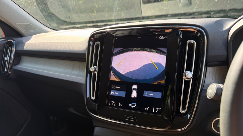 Volvo XC40 1.5 T5 Recharge PHEV Inscription Pro 5dr Auto Estate - Image 18