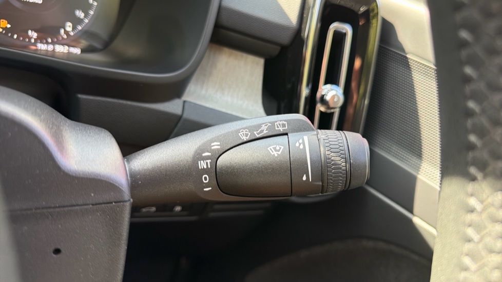 Volvo XC40 1.5 T5 Recharge PHEV Inscription Pro 5dr Auto Estate - Image 19