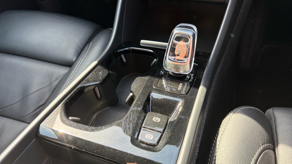 Volvo XC40 1.5 T5 Recharge PHEV Inscription Pro 5dr Auto Estate - Image 25