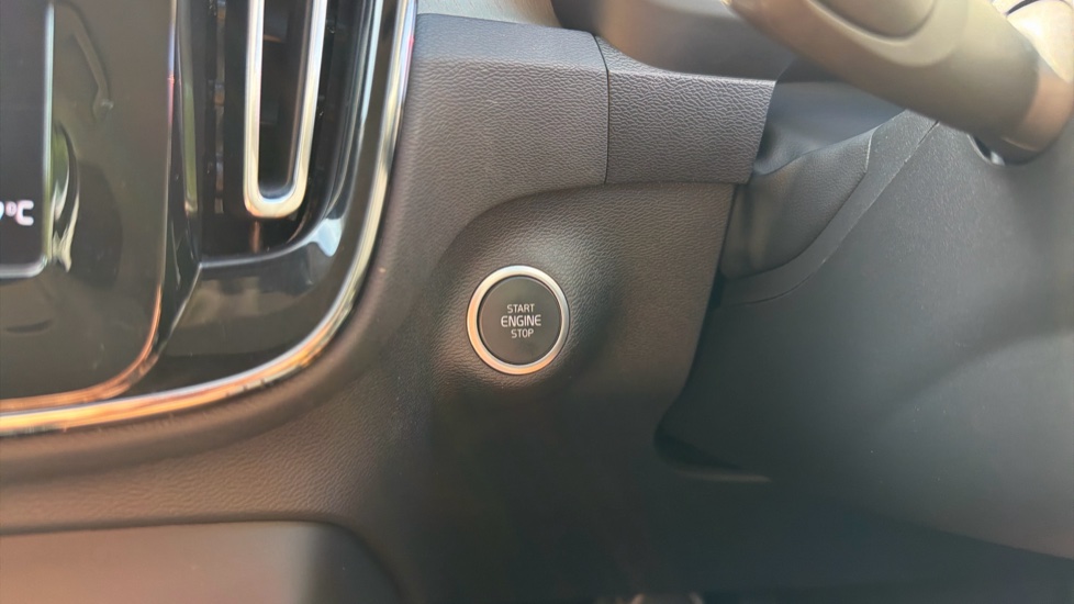 Volvo XC40 1.5 T5 Recharge PHEV Inscription Pro 5dr Auto Estate - Image 26