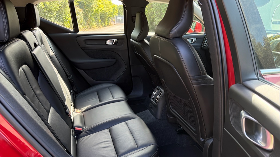 Volvo XC40 1.5 T5 Recharge PHEV Inscription Pro 5dr Auto Estate - Image 32