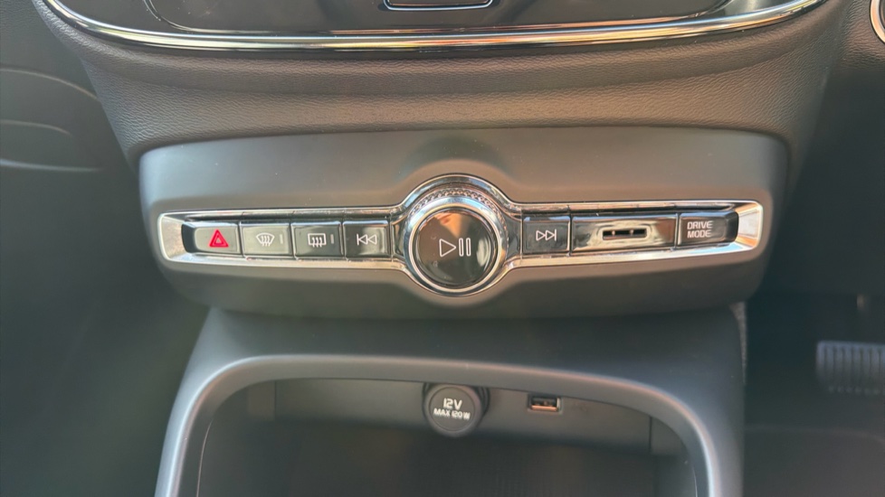 Volvo XC40 1.5 T5 Recharge PHEV Inscription Pro 5dr Auto Estate - Image 36