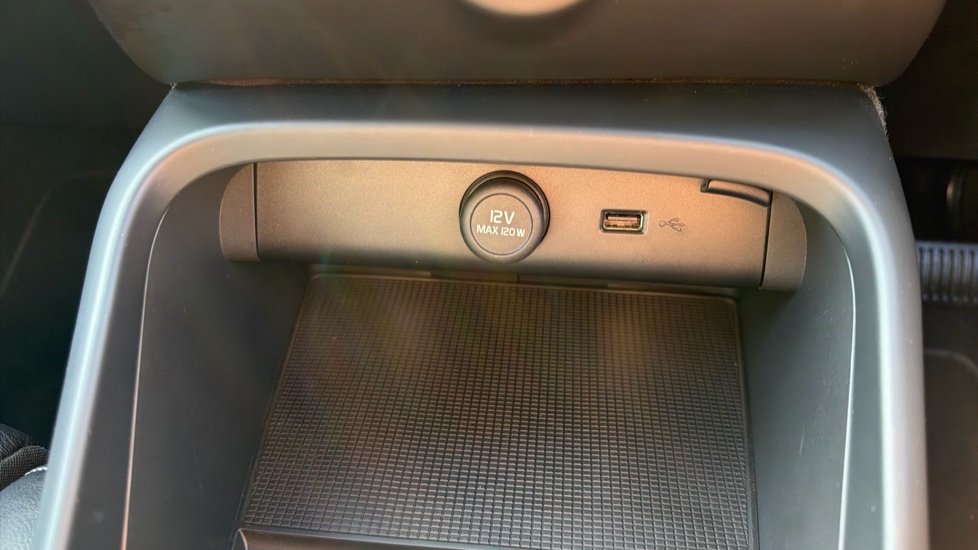 Volvo XC40 1.5 T5 Recharge PHEV Inscription Pro 5dr Auto Estate - Image 37