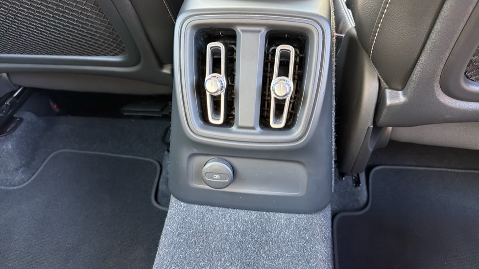 Volvo XC40 1.5 T5 Recharge PHEV Inscription Pro 5dr Auto Estate - Image 48