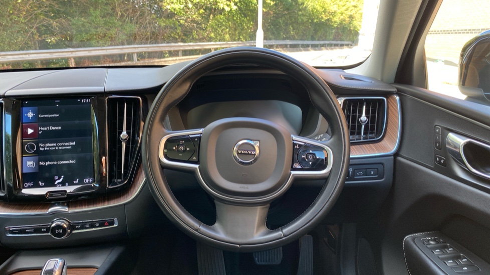 Volvo XC60 2.0 T8 Hybrid Inscription Pro 5dr AWD Geartronic Estate - Image 10