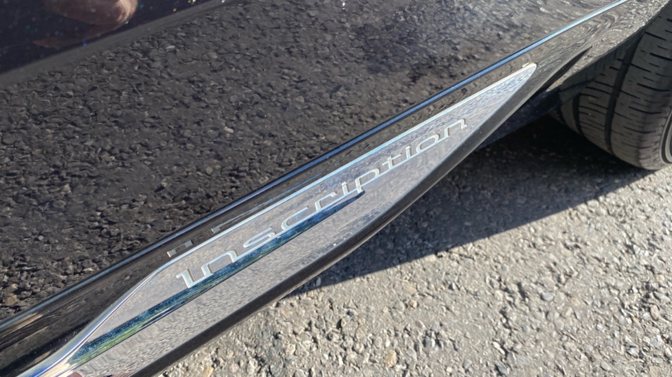 Volvo XC60 2.0 T8 Hybrid Inscription Pro 5dr AWD Geartronic Estate - Image 19