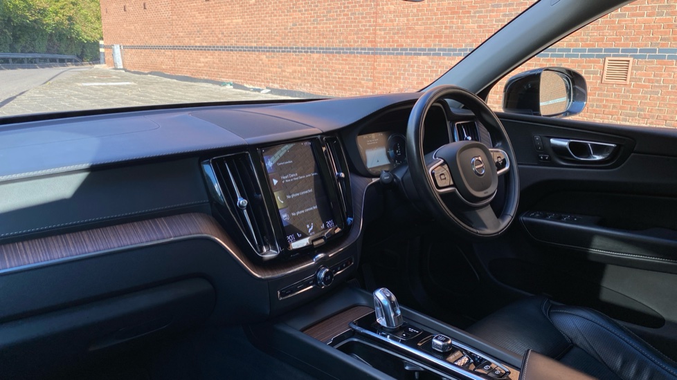Volvo XC60 2.0 T8 Hybrid Inscription Pro 5dr AWD Geartronic Estate - Image 23