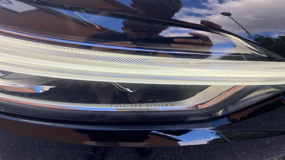 Volvo XC60 2.0 T8 Hybrid Inscription Pro 5dr AWD Geartronic Estate - Image 28