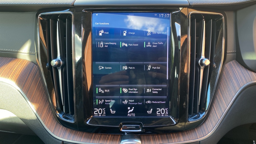 Volvo XC60 2.0 T8 Hybrid Inscription Pro 5dr AWD Geartronic Estate - Image 39