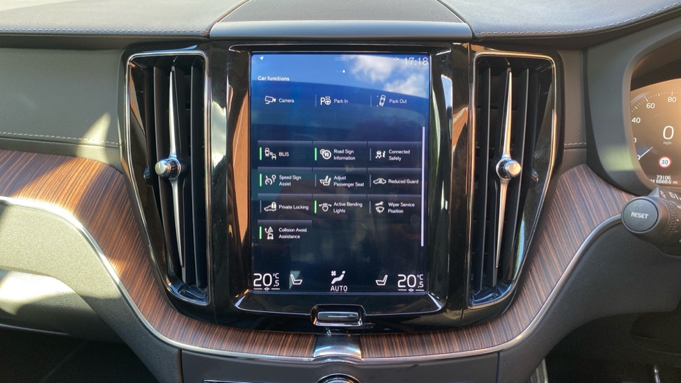 Volvo XC60 2.0 T8 Hybrid Inscription Pro 5dr AWD Geartronic Estate - Image 40