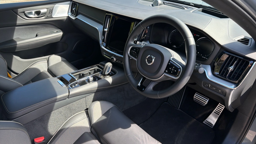Volvo S60 2.0 T8 Recharge PHEV Polestar Engineered AWD Auto Saloon - Image 4