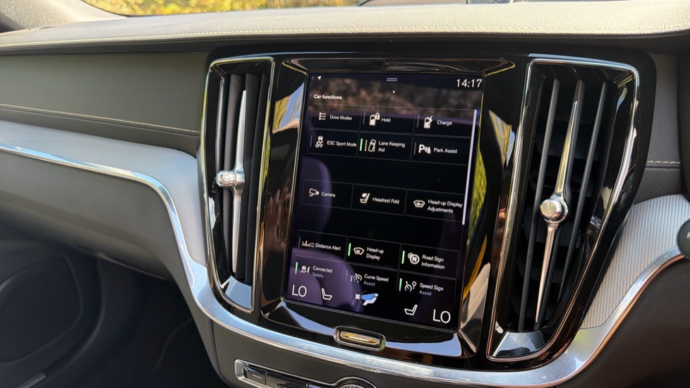 Volvo S60 2.0 T8 Recharge PHEV Polestar Engineered AWD Auto Saloon - Image 12