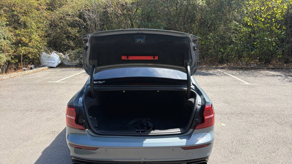 Volvo S60 2.0 T8 Recharge PHEV Polestar Engineered AWD Auto Saloon - Image 13