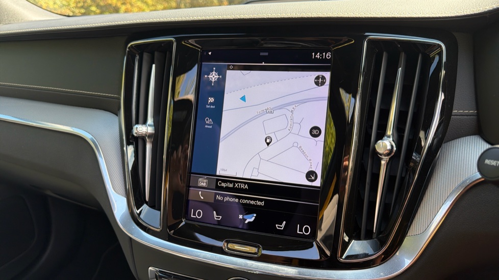 Volvo S60 2.0 T8 Recharge PHEV Polestar Engineered AWD Auto Saloon - Image 17