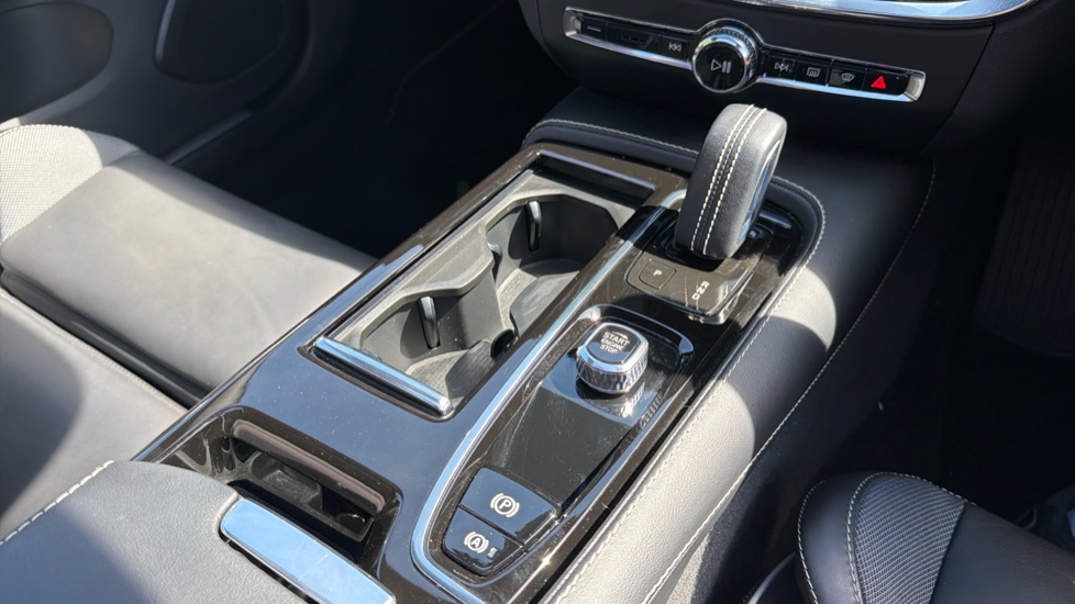 Volvo S60 2.0 T8 Recharge PHEV Polestar Engineered AWD Auto Saloon - Image 25