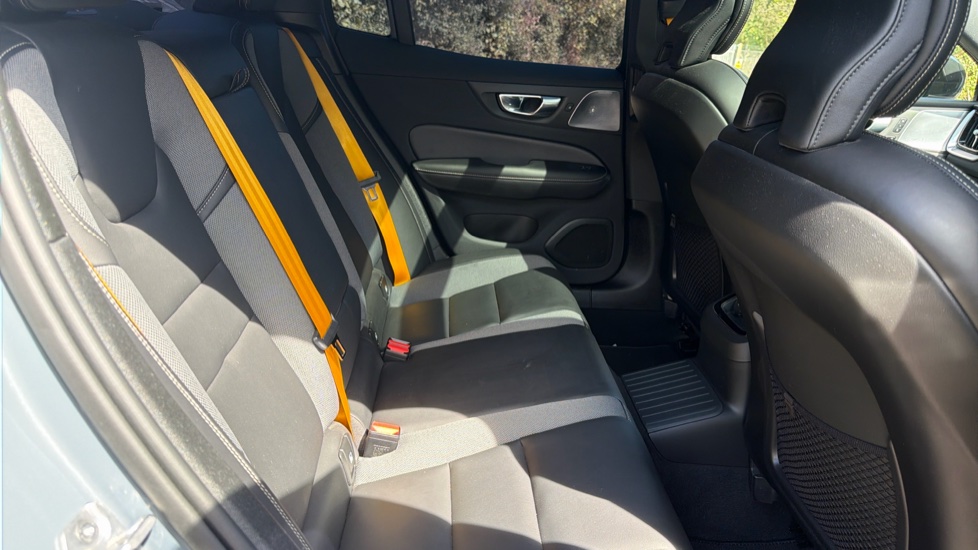 Volvo S60 2.0 T8 Recharge PHEV Polestar Engineered AWD Auto Saloon - Image 32