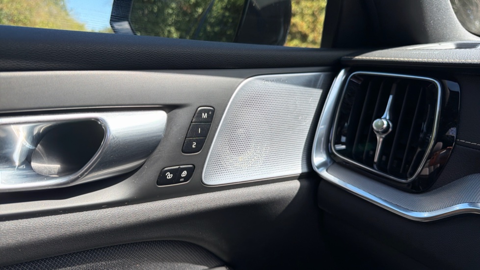 Volvo S60 2.0 T8 Recharge PHEV Polestar Engineered AWD Auto Saloon - Image 36