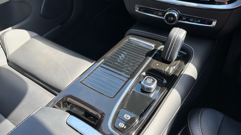 Volvo S60 2.0 T8 Recharge PHEV Polestar Engineered AWD Auto Saloon - Image 38