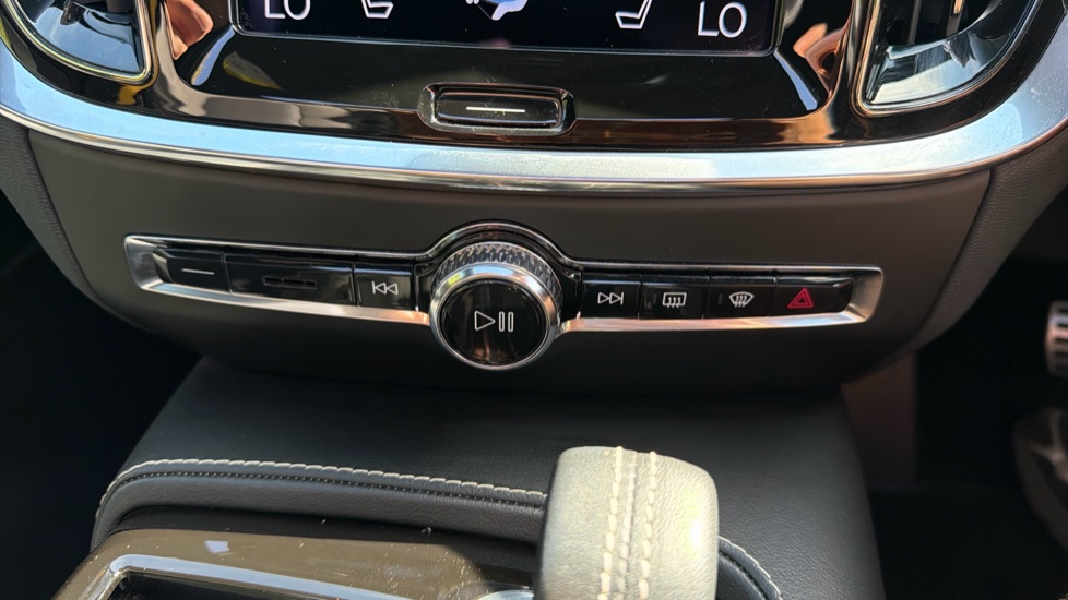 Volvo S60 2.0 T8 Recharge PHEV Polestar Engineered AWD Auto Saloon - Image 39