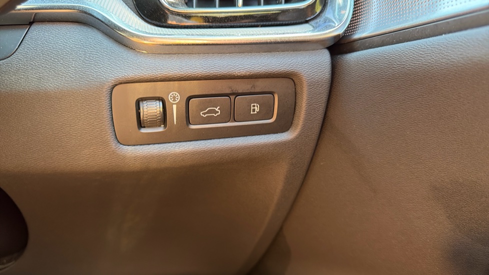 Volvo S60 2.0 T8 Recharge PHEV Polestar Engineered AWD Auto Saloon - Image 49