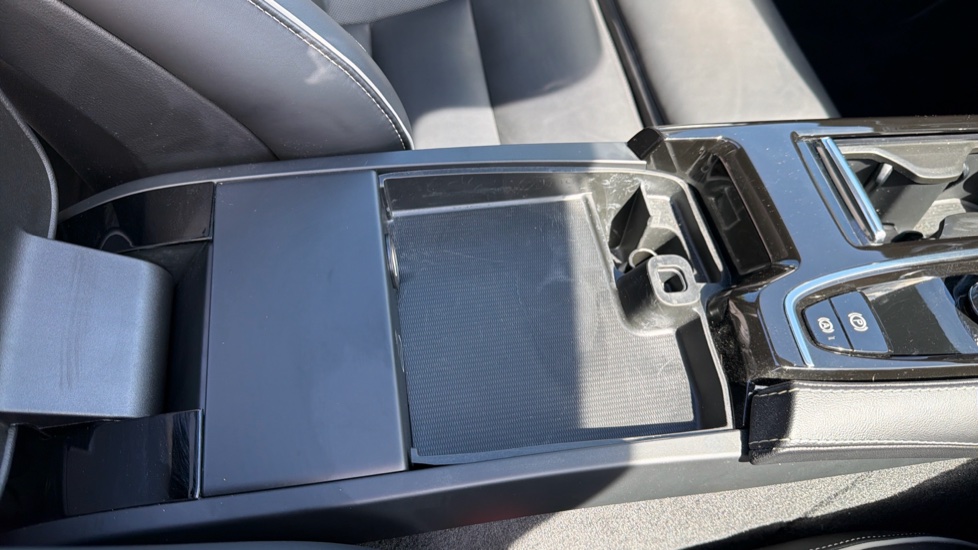Volvo S60 2.0 T8 Recharge PHEV Polestar Engineered AWD Auto Saloon - Image 51