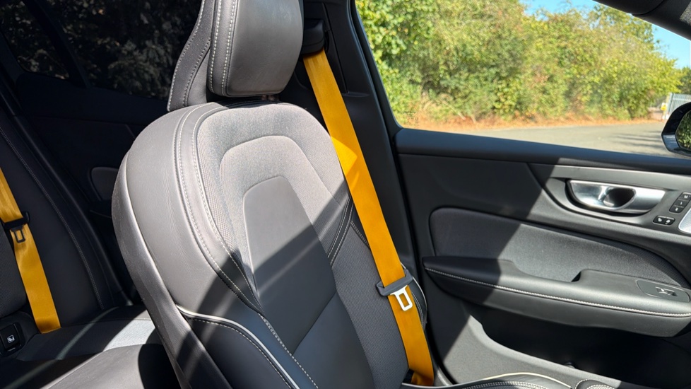 Volvo S60 2.0 T8 Recharge PHEV Polestar Engineered AWD Auto Saloon - Image 55