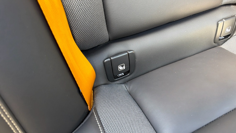 Volvo S60 2.0 T8 Recharge PHEV Polestar Engineered AWD Auto Saloon - Image 57